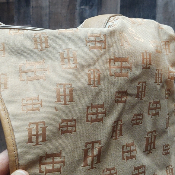 Tommy Hilfiger Tan Shoulder Bag - Picture 4 of 17